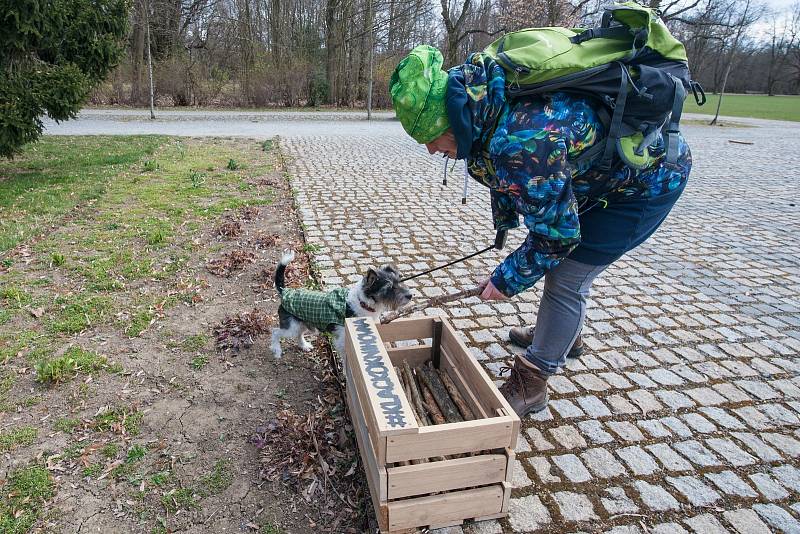 Klackoknihovna v plzeňském Borském parku.