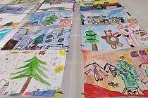 Výstava obrázků od dětí z Jedničky na téma Co si přeju pod stromeček začne v pondělí 11. prosince.