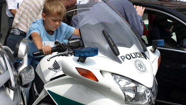 Na Dni s policií návštěvníky zaujal vozový park, člun i koně.