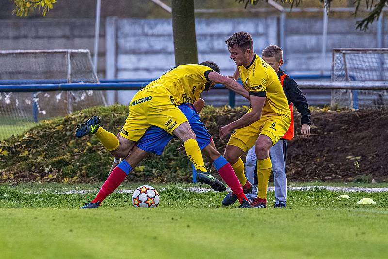 Fotbalisté FK ROBSTAV Přeštice (na archivním snímku hráči ve žlutých dresech) remizovali v Uhříněvsi u Prahy s rezervou Bohemians 1905 1:1.