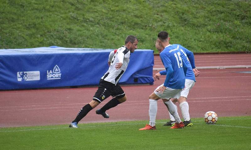 7. kolo FORTUNA divize A: TJ Jiskra Domažlice B (na snímku fotbalisté v modrých dresech) - SK Tochovice 3:0 (2:0).