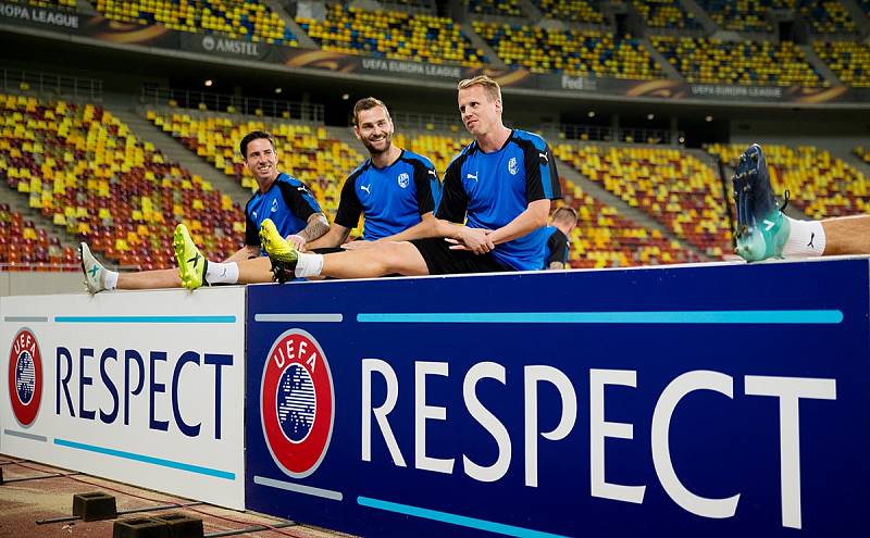 Hráči Viktorie Plzeň na stadionu Arena Nationala v Bukurešti. 