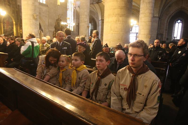 Poslední rozloučení s generálem Miroslavem Štanderou proběhlo v katedrále sv. Bartoloměje v Plzni