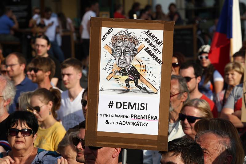 Demonstrace proti Andreji Babišovi na náměstí Republiky v Plzni.