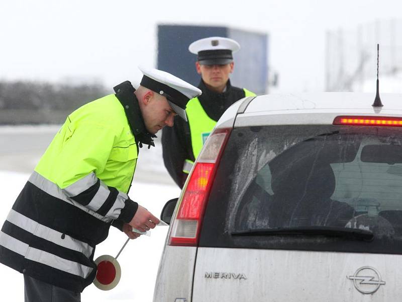 Použití bezpečnostních pásů a dětských autosedaček kontrovali ve středu policisté ve všech okresech Plzeňského a Karlovarského kraje během speciální dopravní akce