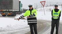 Použití bezpečnostních pásů a dětských autosedaček kontrovali ve středu policisté ve všech okresech Plzeňského a Karlovarského kraje během speciální dopravní akce