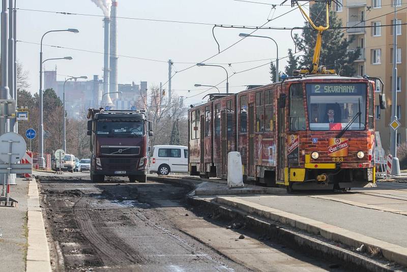 Rekonstrukce tramvajové tratě ve Skvrňanech.