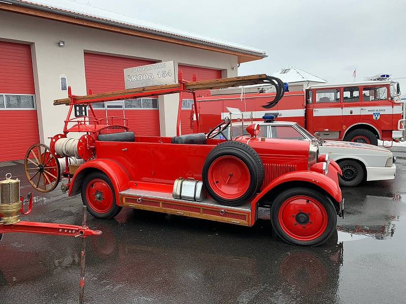 Škoda 154 z roku 1930 brázdí dodnes ulice Blovic i širokého okolí. Vyjíždí na místní slavnosti, výročí nebo i svatby.