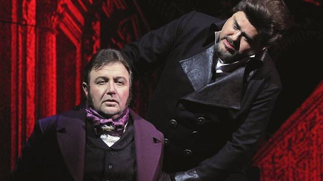 Při zkoušce nové inscenace opery Tosca v Divadle J. K. Tyla v Plzni byli zachycení zleva Plamen Prokopiev a Dalibor Tolaš