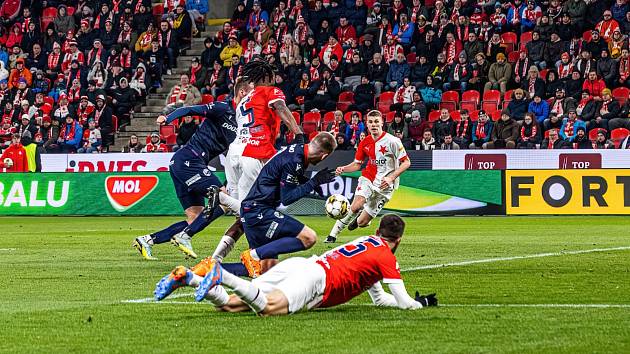 Fotbalisté Viktorie prokletí slávistického stadionu v Edenu neprolomili, v sobotu tam prohráli 1:2.