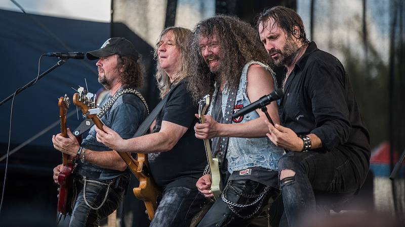 Na patnáctém ročníku Basinfirefestu ve Spáleném Poříčí zahrála i skupina Limetal, kterou založili čtyři bývalí členové legendární české hardrockové skupiny Citron. Po koncertě se podepisovali fanouškům a společně s nimi se i fotili.