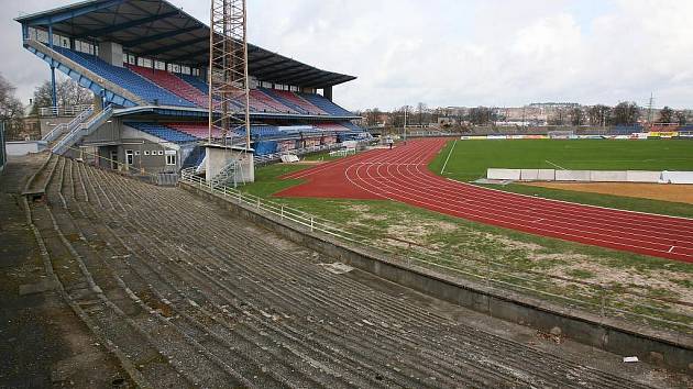 Fotbalový stadion s atletickou dráhou ve Štruncových sadech v Plzni