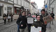 Pochod zahraničních studentů po Plzni