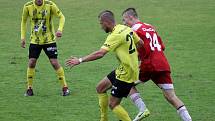 FK Robstav Přeštice (žlutí) vs. SK Petřín Plzeň (červení) 3:1.