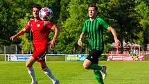 Fotbalisté SK Petřín Plzeň (na archivním snímku hráči v červených dresech) prohráli s Újezdem 2:4 a v letošním ročníku MOL Cupu končí už v předkole.