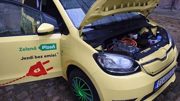 Plzeňský magistrát rozšířil svůj vozový park o první elektromobil.