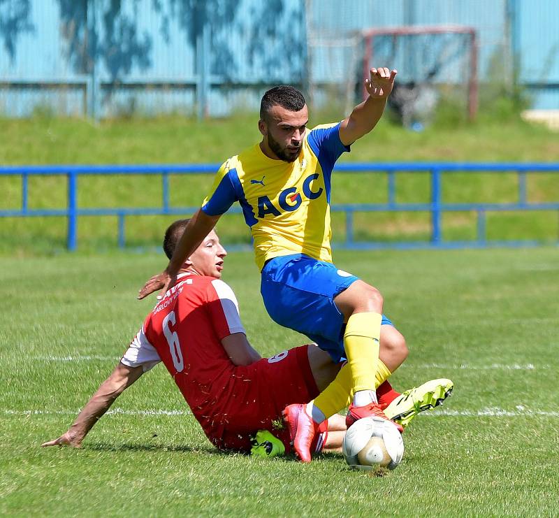 První výhru v rámci letní přípravy si připsali na účet fotbalisté karlovarské Slavie, když porazili Teplice B 2:0.