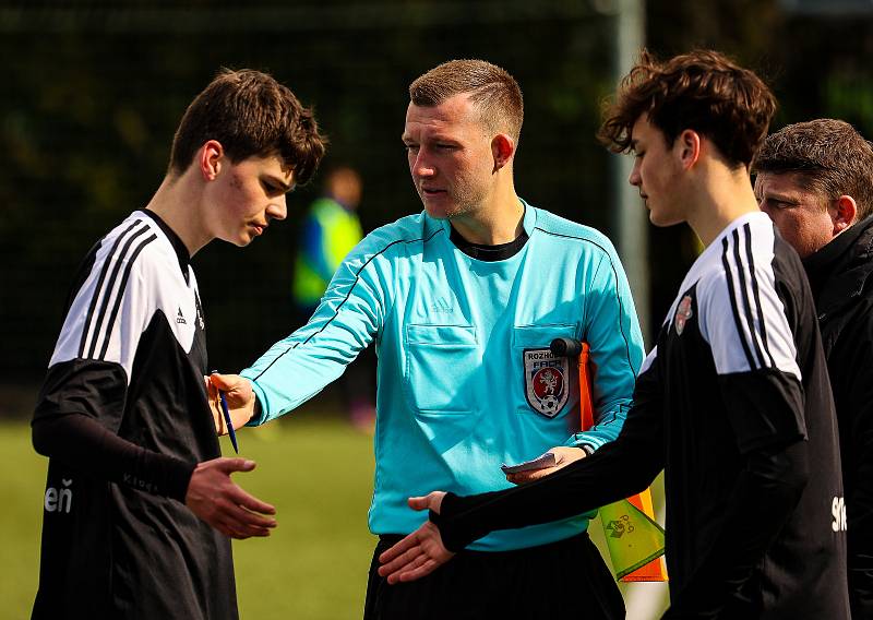 ČLD U17: Viktoria Plzeň B - Petřín Plzeň 3:0 (0:0).