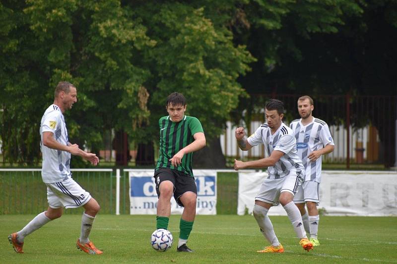 28. kolo I. A třídy: FC Rokycany B (zelení) - Slavoj Mýto B 5:2.