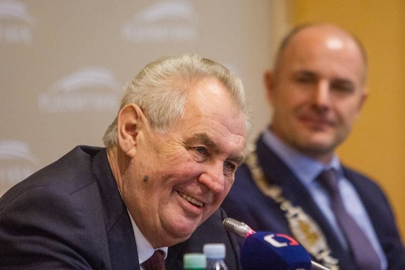 Návštěvu Plzeňského kraje zahájil Miloš Zeman návštěvou Krajského úřau