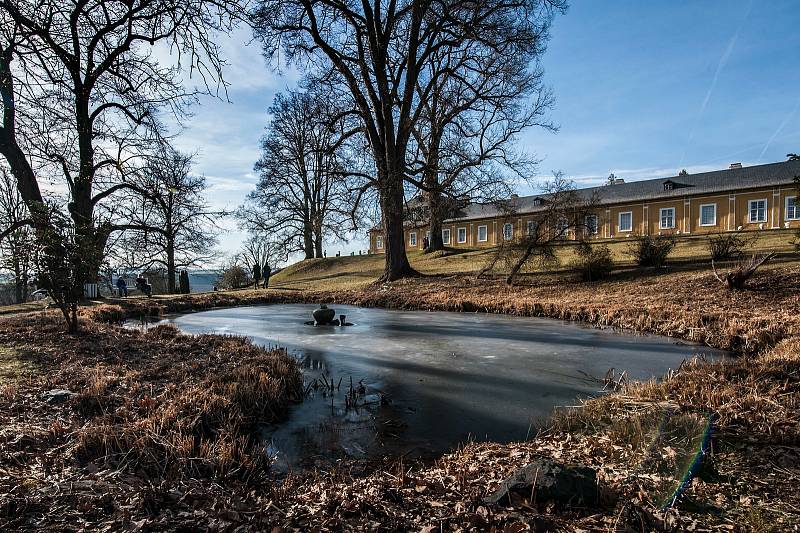 Zámecký park u zámku Kozel u Šťáhlavy byl v sobotu v obležení návštěvníků.