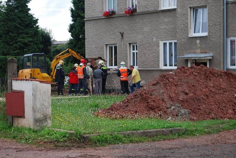 Poškozený dům ve Zbůchu