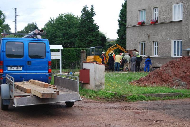 Poškozený dům ve Zbůchu