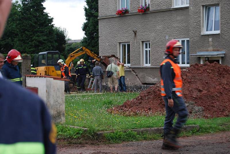 Poškozený dům ve Zbůchu