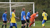 7. kolo krajské I. B třídy (skupina B): TJ Měcholupy (na snímku fotbalisté ve žlutých dresech) - TJ Sokol Štěnovice 3:0 (1:0).