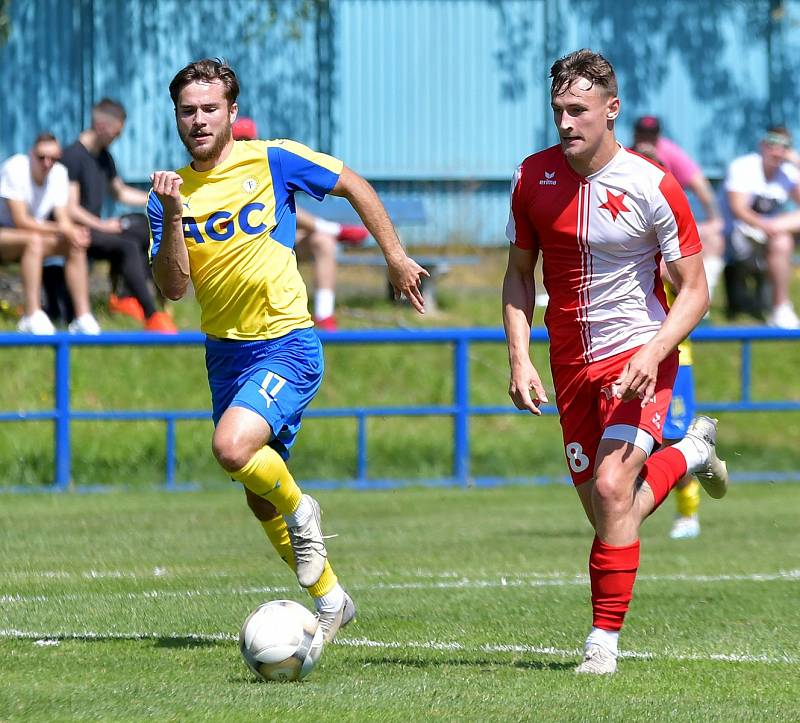 První výhru v rámci letní přípravy si připsali na účet fotbalisté karlovarské Slavie, když porazili Teplice B 2:0.