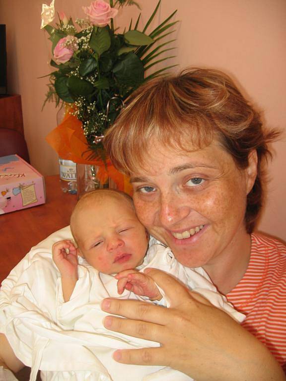 Jindře a Standovi Vonáskovým z Plzně se 13. května třiadvacet minut před čtrnáctou hodinou narodil ve FN v Plzni prvorozený syn Martin (2,80 kg/49 kg). Novopečený tatínek čekal na porod v předsálí porodního sálu a byl šťastný, že vše dobře dopadlo