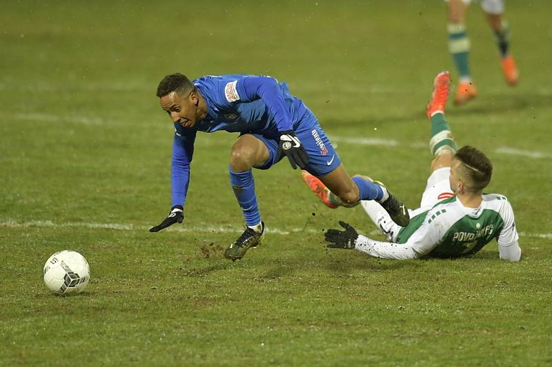 Jhon Mosquera v podještědském derby s Jabloncem.