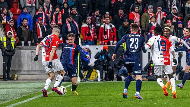 Fotbalisté Viktorie prokletí slávistického stadionu v Edenu neprolomili, v sobotu tam prohráli 1:2.