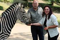 Petr Piskač a Kateřina Misíková se zúčastní expedice Uganda 2016. Náš snímek vznikl u zeber v plzeňské zoo