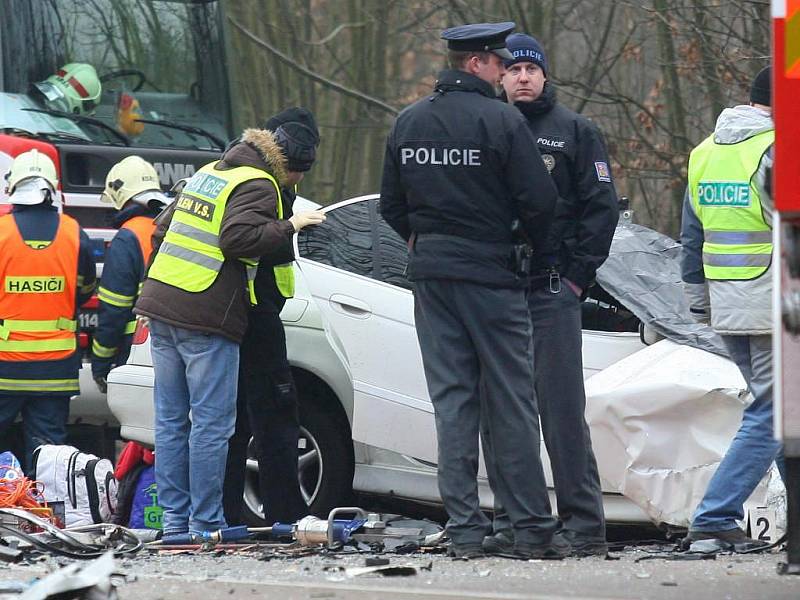 Smrtelná nehoda se stala v úterý 1. března 2011 ráno na silnici vedoucí z Plzně na Klatovy  za odbočkou na obec Vysoká. Při střetu osobního vozidla a autobusu zahynuli tři lidé a další tři osoby odvezla sanita k ošetření do nemocnice