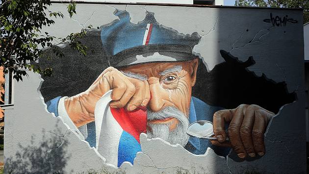Plačícího Masaryka vytvořil v rámci letošního Street Art Festivalu v Olomouci umělec ChemiS. Dnes dílo zamíří na kruhový objezd pod Bílou Horu.