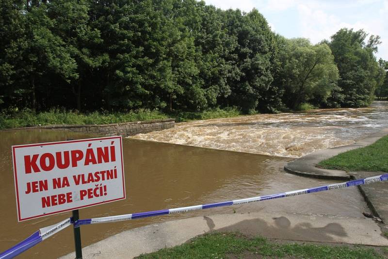 Rozvodněná Úhlava v Plzni - Hradišti