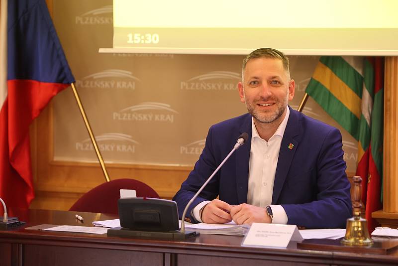 Zastupitelstvo Plzeňského kraje odvolalo vedení Plzeňského kraje, novým hejtmanem zvolilo Rudolfa Špotáka