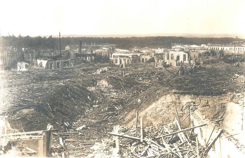 Pohled na zdevastovaný areál bolevecké muničky.