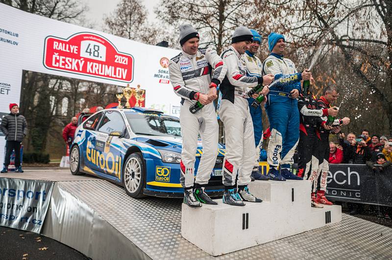 RIVALOVÉ VEDLE SEBE. Václav Pech pokořil na Rallye Český Krumlov i už jistého šampiona Jana Kopeckého.