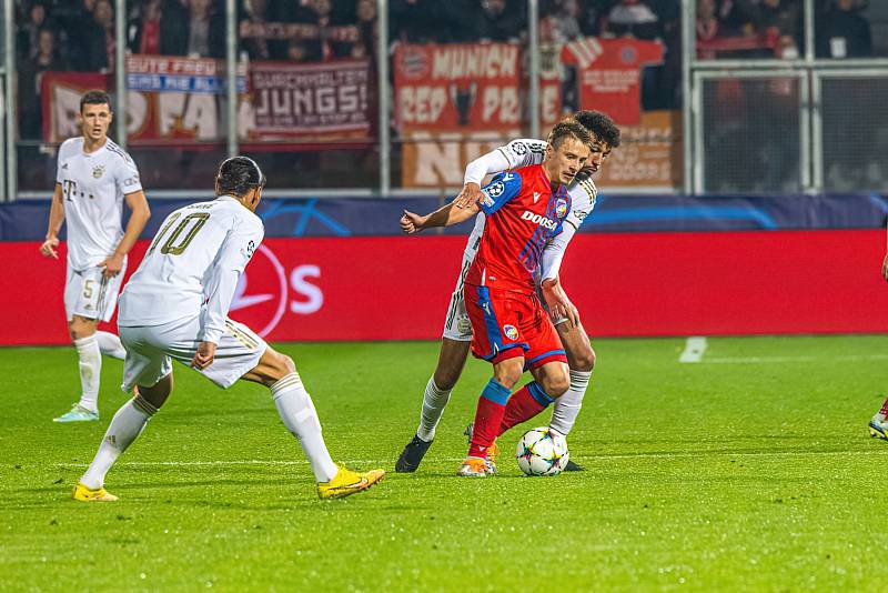 Fotbalisté Viktorie Plzeň podlehli v dalším utkání Ligy mistrů na domácím hřišti Bayernu Mnichov 2:4.