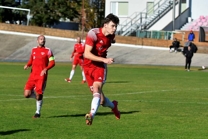 13. kolo FORTUNA divize A: Petřín Plzeň (červení) - Sedlčany 2:2.