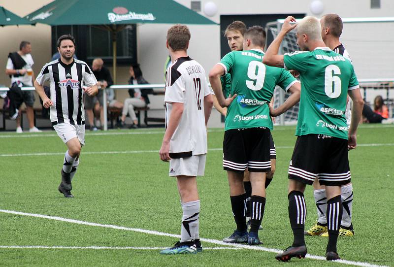 7. kolo krajského přeboru: SSC Bolevec (bílí) - SK Horní Bříza (zelení) 2:5.