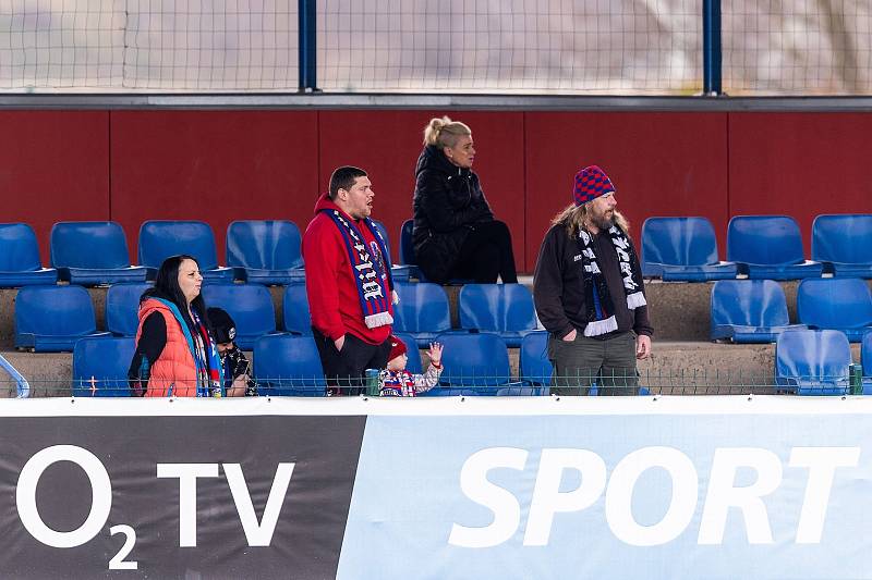 FORTUNA ČFL, skupina A (18. kolo): FC Viktoria Plzeň B (na snímku fotbalisté v červenomodrých dresech) - Admira Praha 0:0.