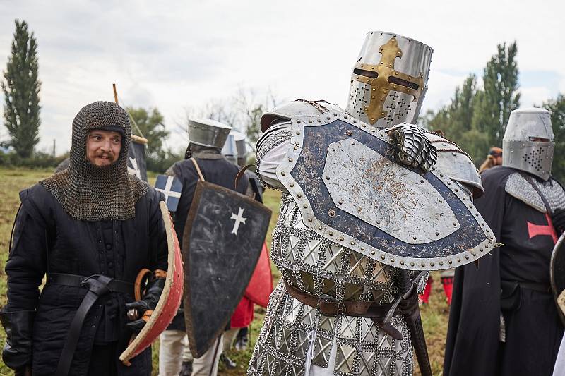 Templářský víkend – třídenní festival na loukách kolem sv. Jiří v plzeňské Doubravce nabídl divákům rekonstrukci bitvy o Akkon a mnoho ukázek šermu, výstroje, výzbroje a života rytířů na bojových taženích i z jiných období než z přelomu 13. a 14. století