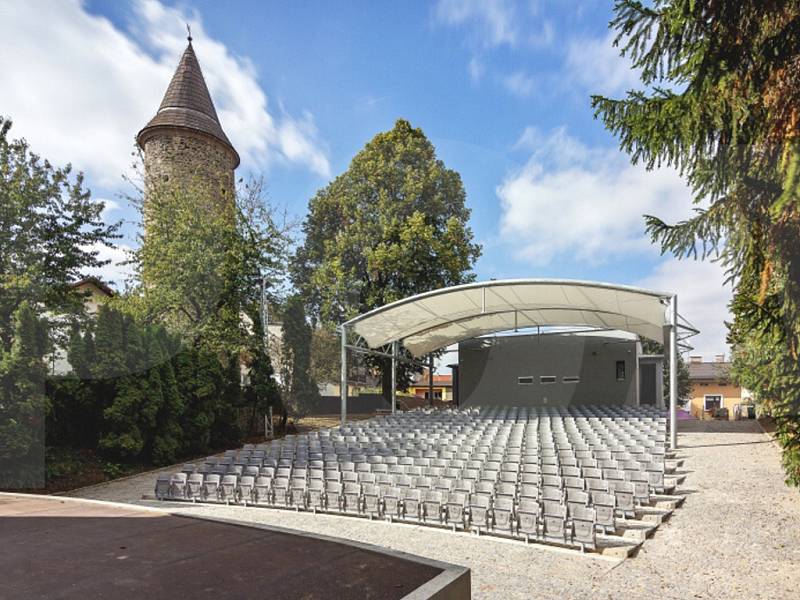 Zatraktivnění areálu letního kina v Klatovech získává čestné uznání za citlivý návrh kulturního areálu s moderními prvky zasazený do historického prostředí původních městských hradeb