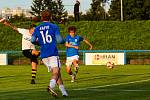 8. kolo krajského přeboru: SK Rapid Plzeň (na snímku hráčui v modrých dresech) - FC Chotíkov 1932 1:2 (0:1).