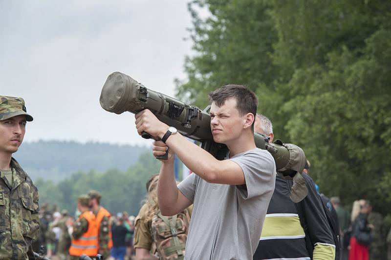 Vojenská přehlídka BAHNA.