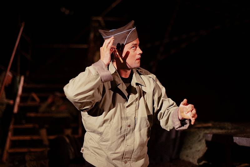 Miloslav Tichý jako Kristián de Neuvillette v Cyranovi na Divadelním létě pod plzeňským nebem.
