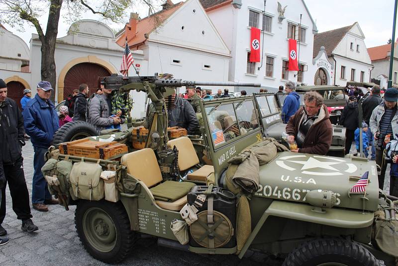 Sobotní nálet spojeneckého letectva na vlak v Koterově.